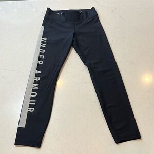 Under armour women compression leggings, heat gear, size S.
